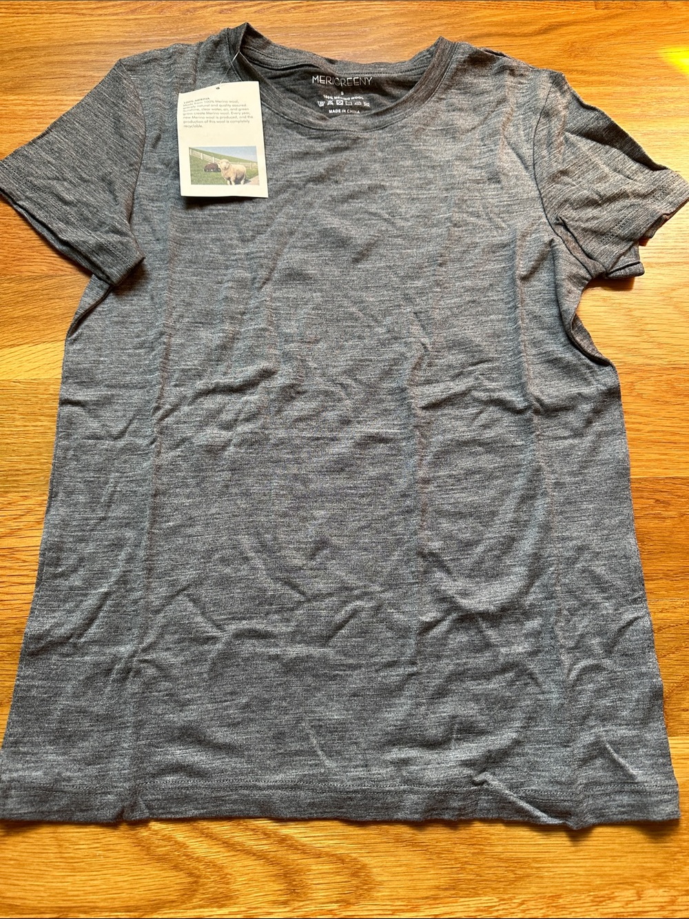 Merigreeny Base layerWomen's Gray Short Sleeve Crew Tee New size small